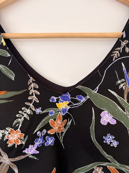 KNIX BLACK FLORAL PRINT LUXELIFT TANK TOP WITH CUPS, MEDIUM - Picture 6 of 8